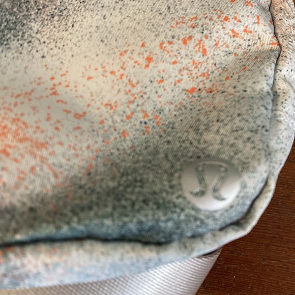 β€οΈ Lululemon Everywhere Belt Bag Spray Paint NWT - Picture 10 of 12
